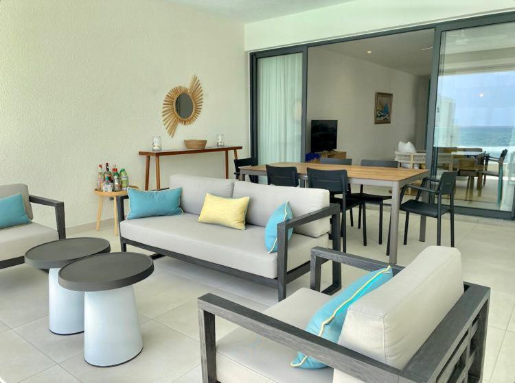 East Coast Beachfront Luxury - Eastern Blue Apartments Poste Lafayette Eksteriør bilde