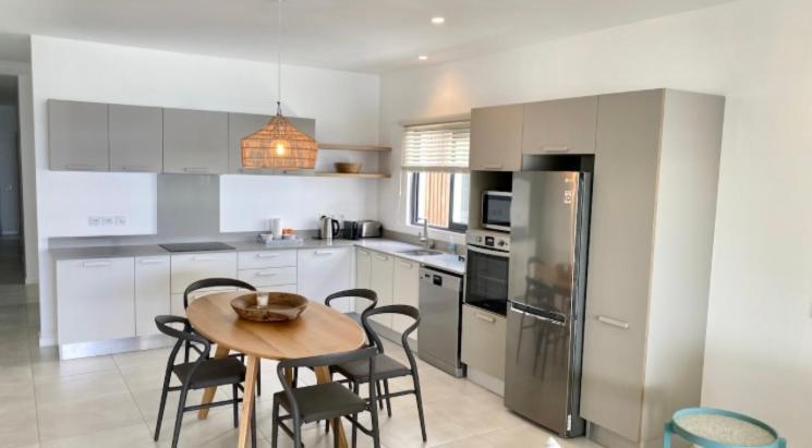 East Coast Beachfront Luxury - Eastern Blue Apartments Poste Lafayette Eksteriør bilde