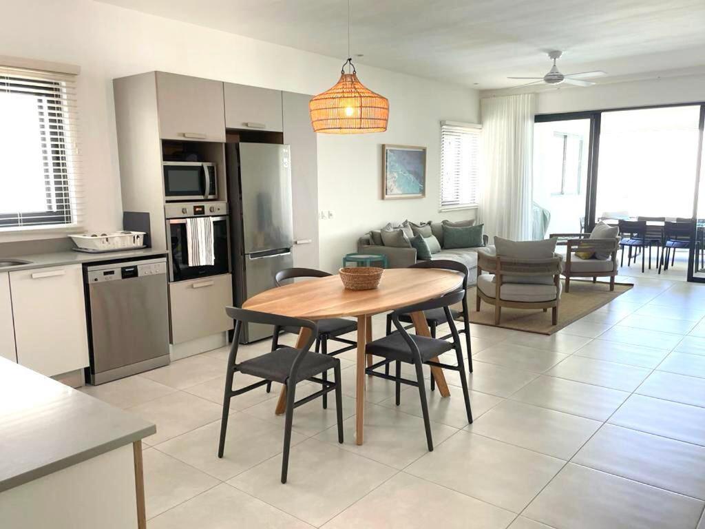 East Coast Beachfront Luxury - Eastern Blue Apartments Poste Lafayette Eksteriør bilde